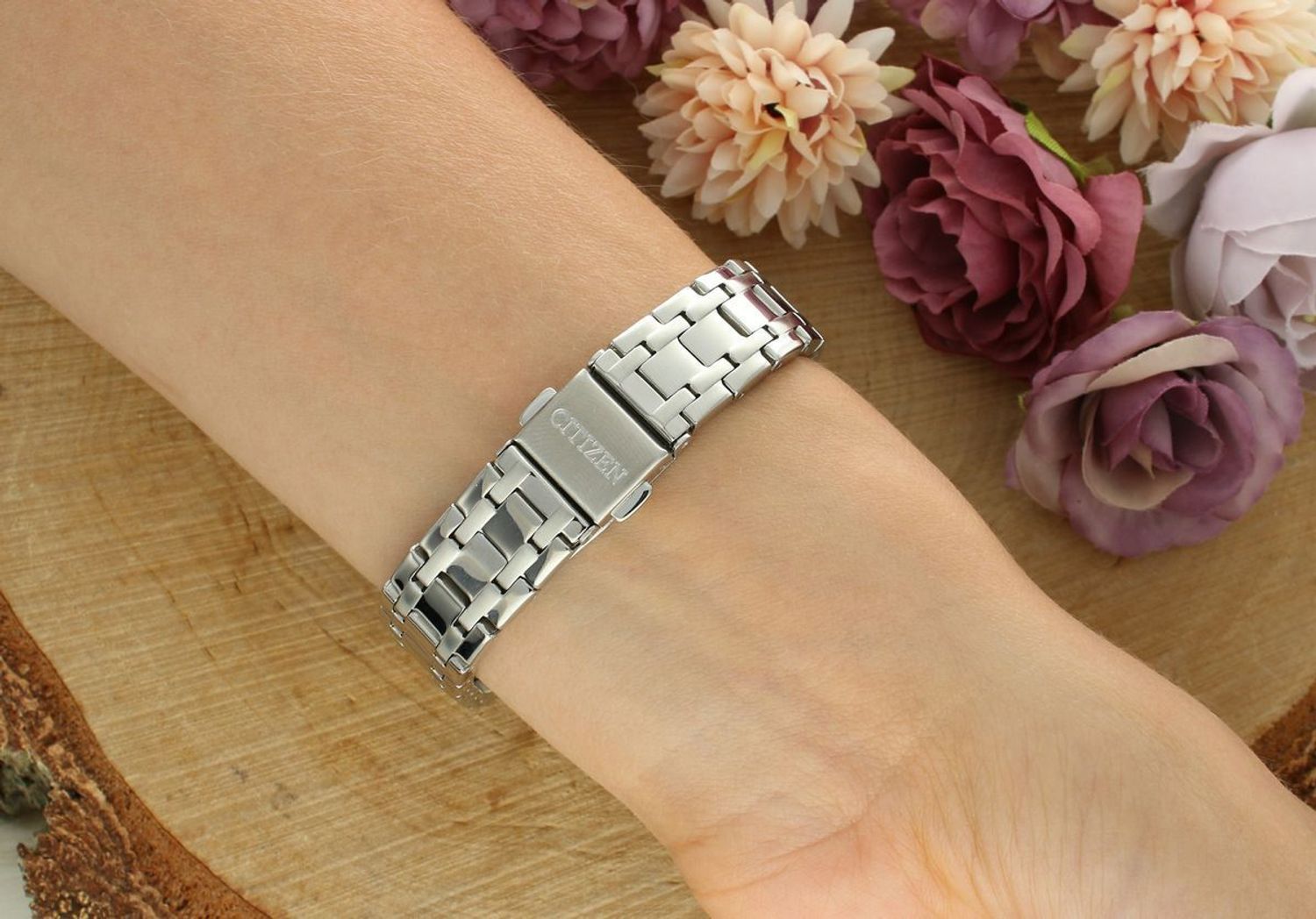 Zegarek Damski Citizen EM0411-71A – Eco-Drive, Srebrny, Perłowa Tarcza (1).jpg