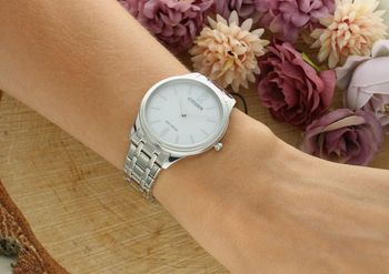 Citizen EM0411-71A – elegancki zegarek damski z napędem solarnym. Srebrna stalowa bransoleta, perłowa tarcza i technologia Eco-Drive. Idealny na prezent (2).jpg
