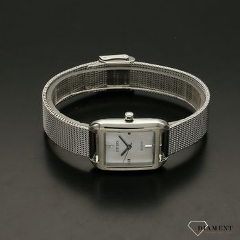 Zegarek damski na złotej bransolecie w kształcie prostokątnym to minimalistyczny, elegancki zegarek marki Citizen o numerze katalogowym EM0491-81D.  (3).jpg