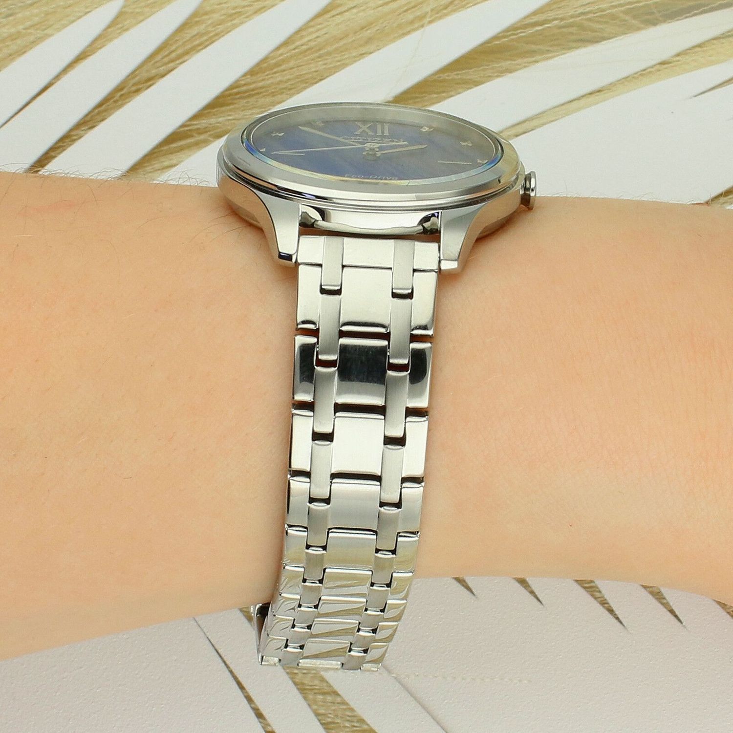 Citizen EM0500-73L  Damski zegarek Eco-Drive z niebieską tarczą i kryształkami blue.jpg