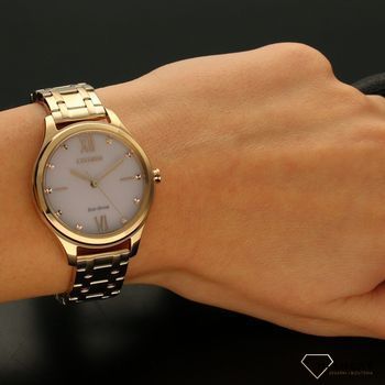 Zegarek damski Citizen Elegance Eco-Drive Różowe złoto EM0503-75X ✅ Zegarek damski Citizen w kolorze różowego złota na bransolecie z pudrowo różową tarczą.  (1).jpg