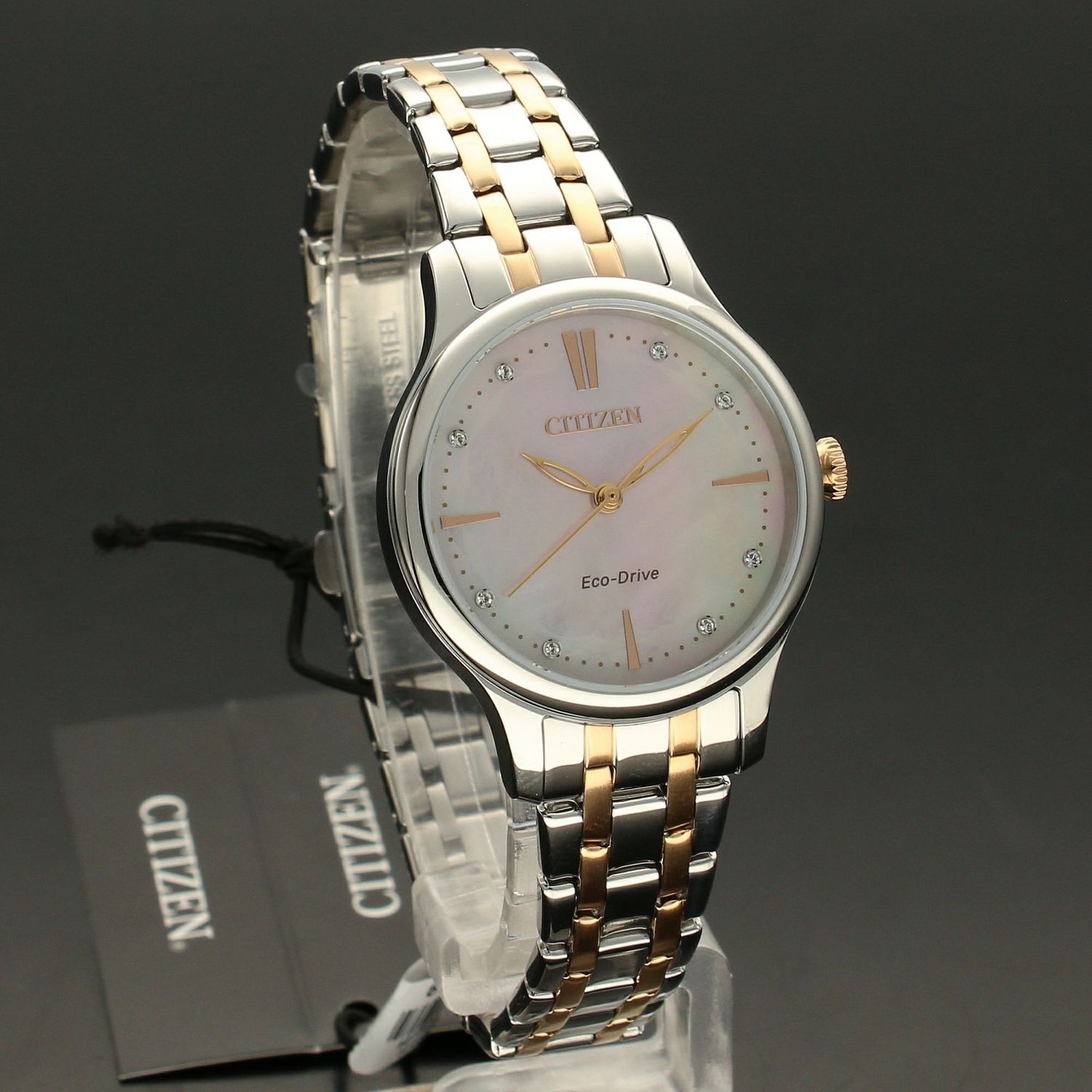 Zegarek damski na bransolecie Citizen zasilany światłem Eco-Drive EM0896-89Y.jpg