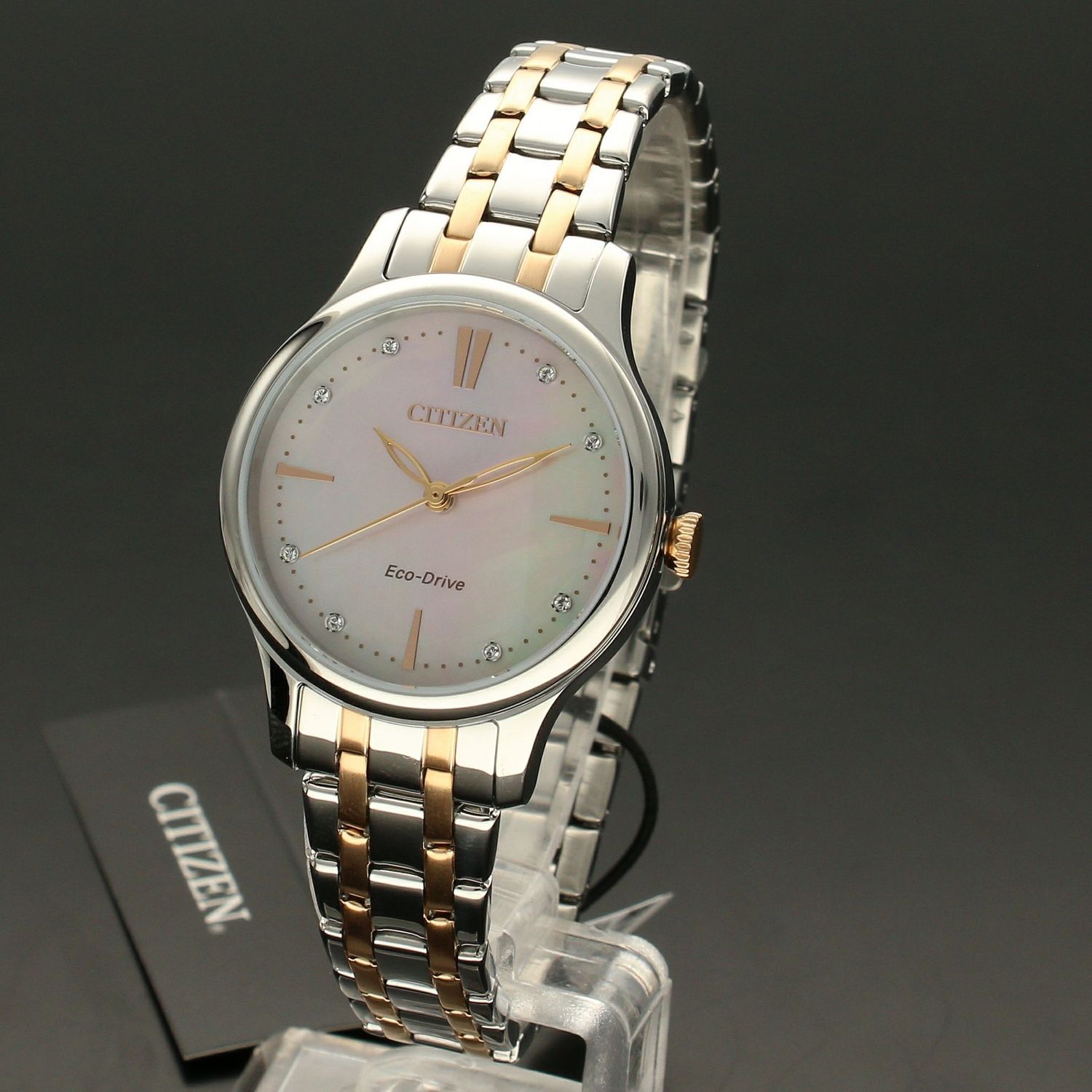 Zegarek damski na bransolecie Citizen zasilany światłem Eco-Drive EM0896-89Y.jpg