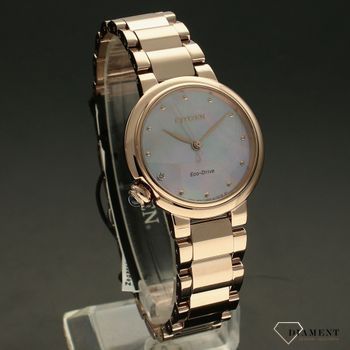 Zegarek damski Citizen na bransolecie w kolorze różowego złota z masą perłową na tarczy. Elegancki model zegarka zasilany światłem (1).jpg