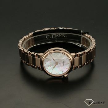Zegarek damski Citizen na bransolecie w kolorze różowego złota z masą perłową na tarczy. Elegancki model zegarka zasilany światłem (3).jpg