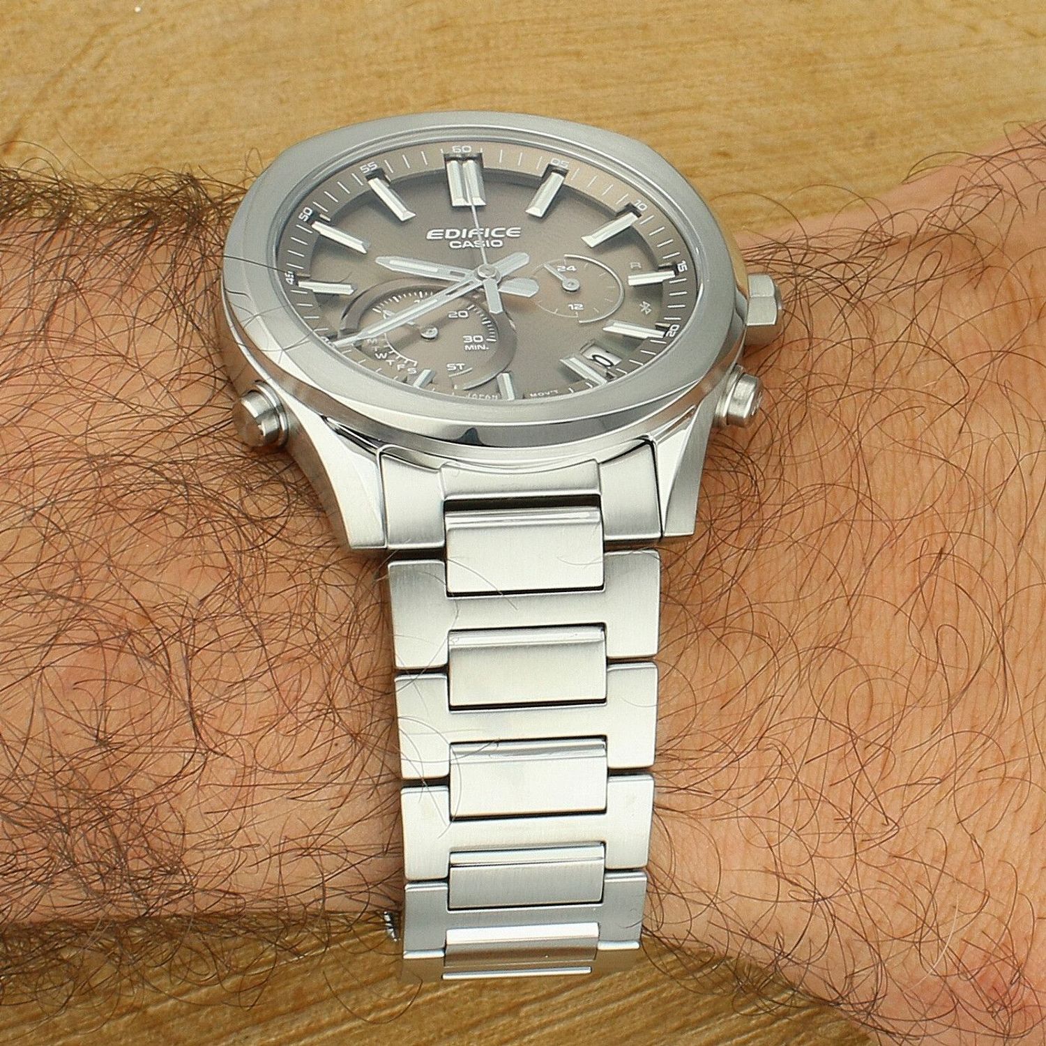 EDIFICE EQB-1300D-5AEF – męski zegarek solarny Bluetooth z brązową tarczą (2).jpg