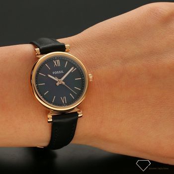 Zegarek Damski na czarnym pasku Fossil Carlie Mini ES4700 z ciemną masą perłową na tarczy z dodatkami w kolorze różowego złota.  (5).jpg