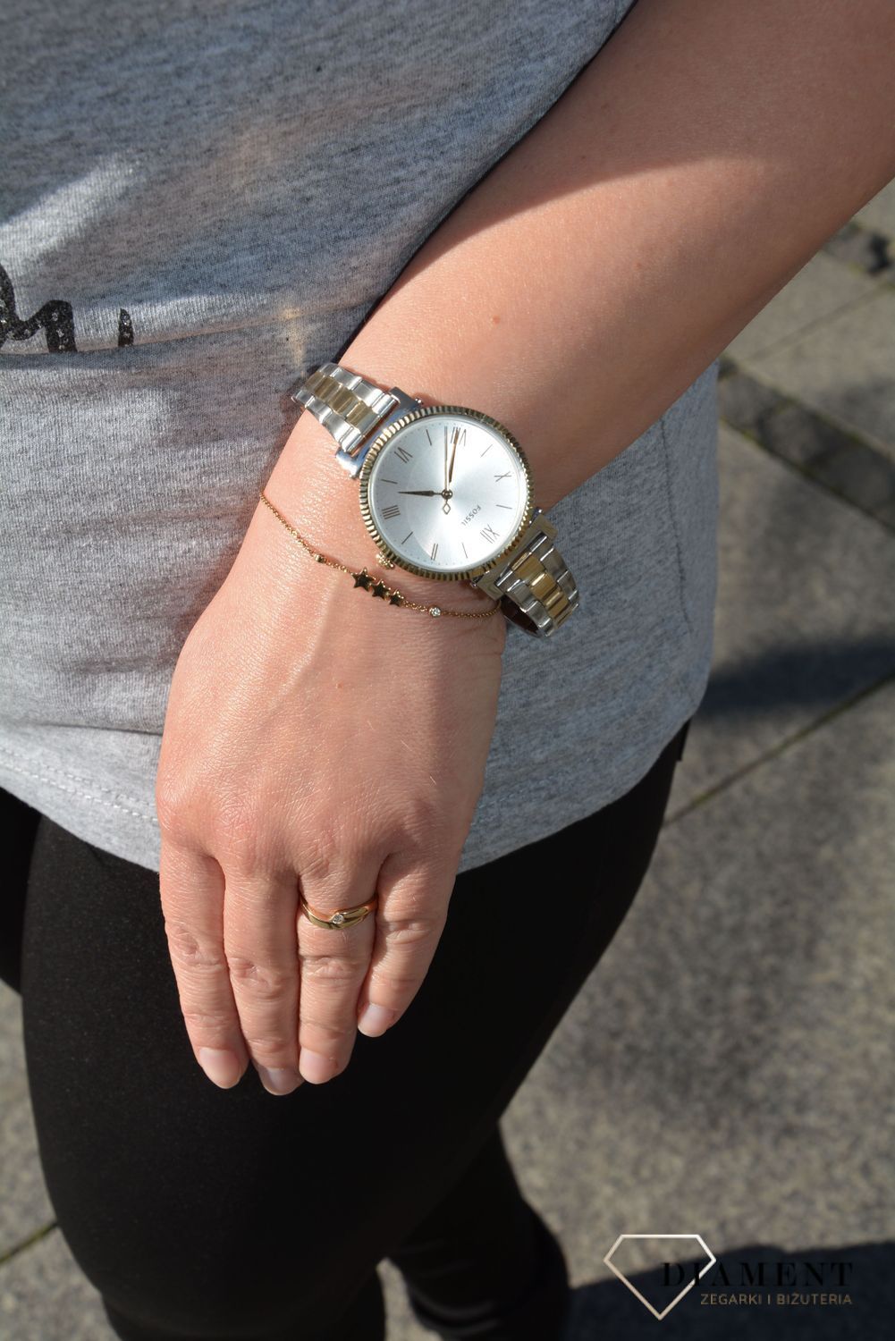 Zegarek damski na stalowej bransolecie. Zegarek z dołączoną bransoletka w środku z motywem gwiazdki. Zegarek damski na prezent.  (4).jpg