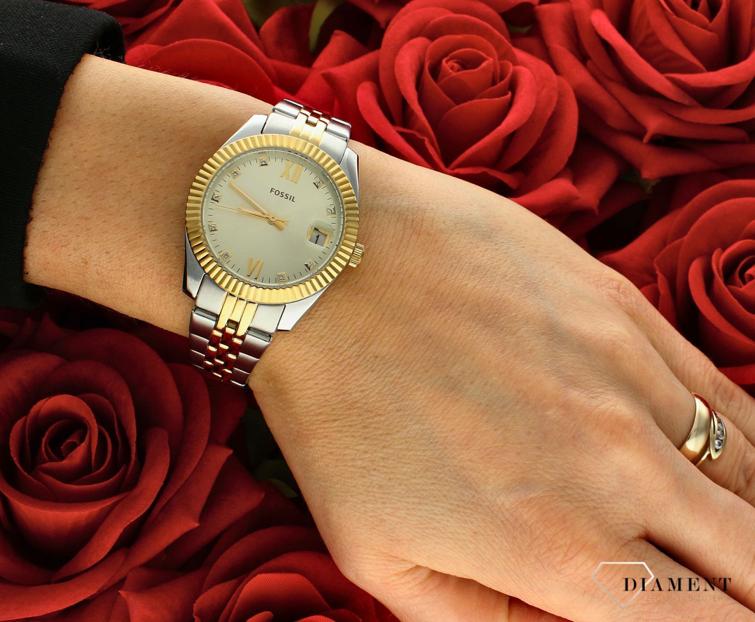 Zegarek damski Fossil SCARLETTE MINI srebrno-złoty ES4949 . Damski zegarek modowy. Damski zegarek Fossil. Zegarek damski Fossil. Zegarek złoto-srebrny marki Fossil. Zegarek damski idealny na prezent (3).jpg