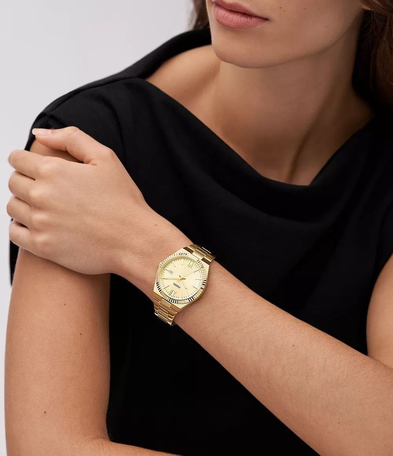 Zegarek damski Fossil SCARLETTE ES5299. Damski zegarek w złotym kolorze. Złoty zegarek damski Fossil. Zegarek damski Fossil na złotej bransolecie. Zegarek damski Fossil na bransolecie na prezent..jpg