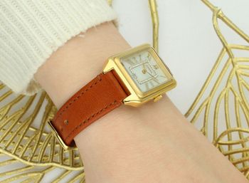 Fossil Raquel ES5307 – damski zegarek złoty z perłową tarczą i brązowym skórzanym paskiem (1).jpg