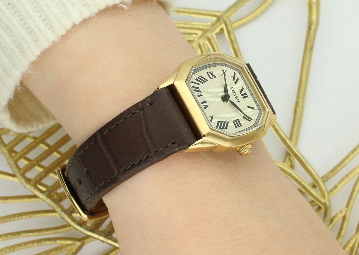 Fossil Harlow ES5426 – damski zegarek złoty, beżowa tarcza, skórzany pasek.jpg