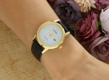 Stylowy zegarek damski Citizen EW2722-01A z technologią Eco-Drive. Złota koperta, czarny skórzany pasek i mechanizm solarny – elegancja i niezawodność w jednym (3).jpg