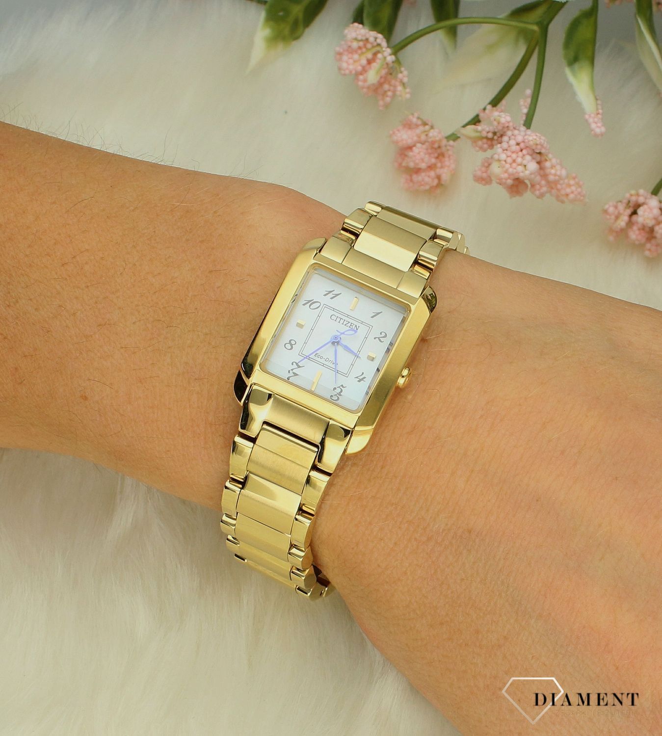 Zegarek damski Citizen Lady Eco-Drive Bianca damski EW5602-81D złoty kwadratowy. Damski zegarek solarny. Zegarek damski ze szkłem szafirowym. Zegarek dla kobiety na prezent. Złoty zegarek damski..jpg