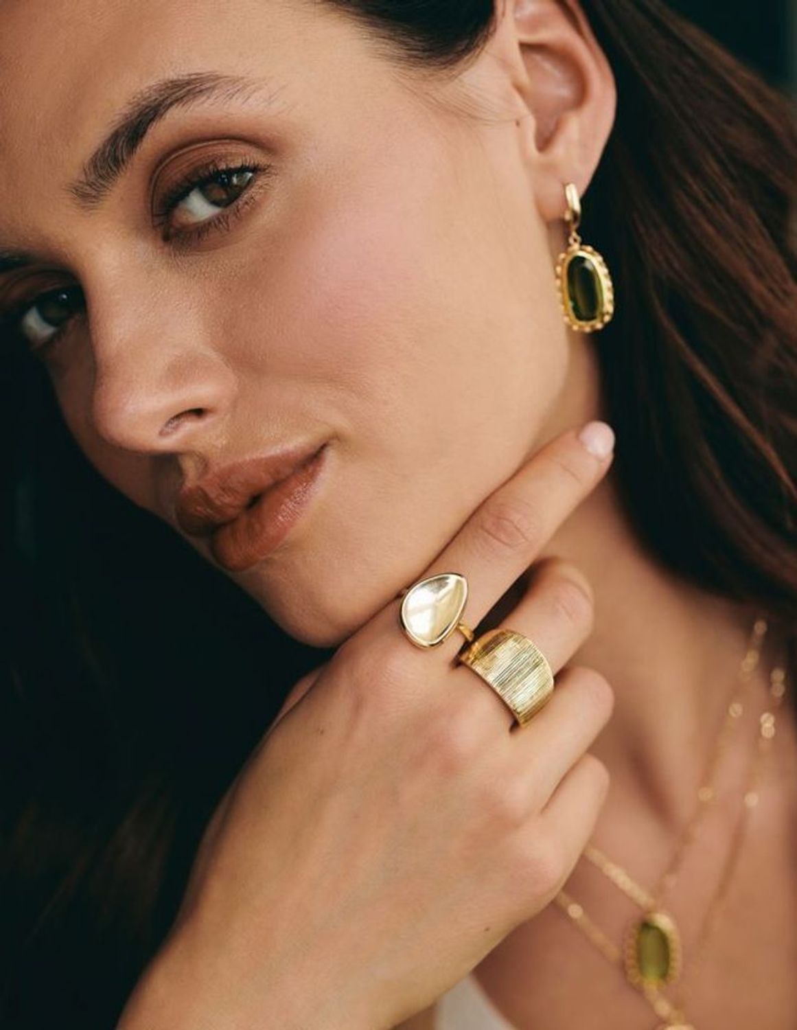 Pierścionek złoty geometryczny pr 585, F0NUA13034 Piękny pierścionek wykonany z wysokiej jakości złota próby 585. Ponadczasowy wzór inspirowany ikonami sztuki jubilerskiej podkreśli piękno1.jpg