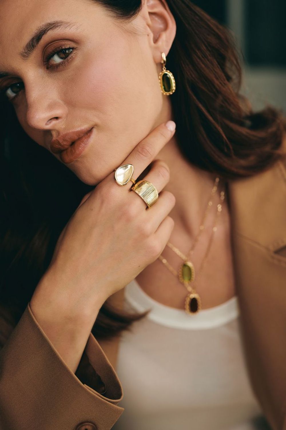 Pierścionek złoty geometryczny pr 585, F0NUA13034 Piękny pierścionek wykonany z wysokiej jakości złota próby 585. Ponadczasowy wzór inspirowany ikonami sztuki jubilerskiej podkreśli piękno1.jpg