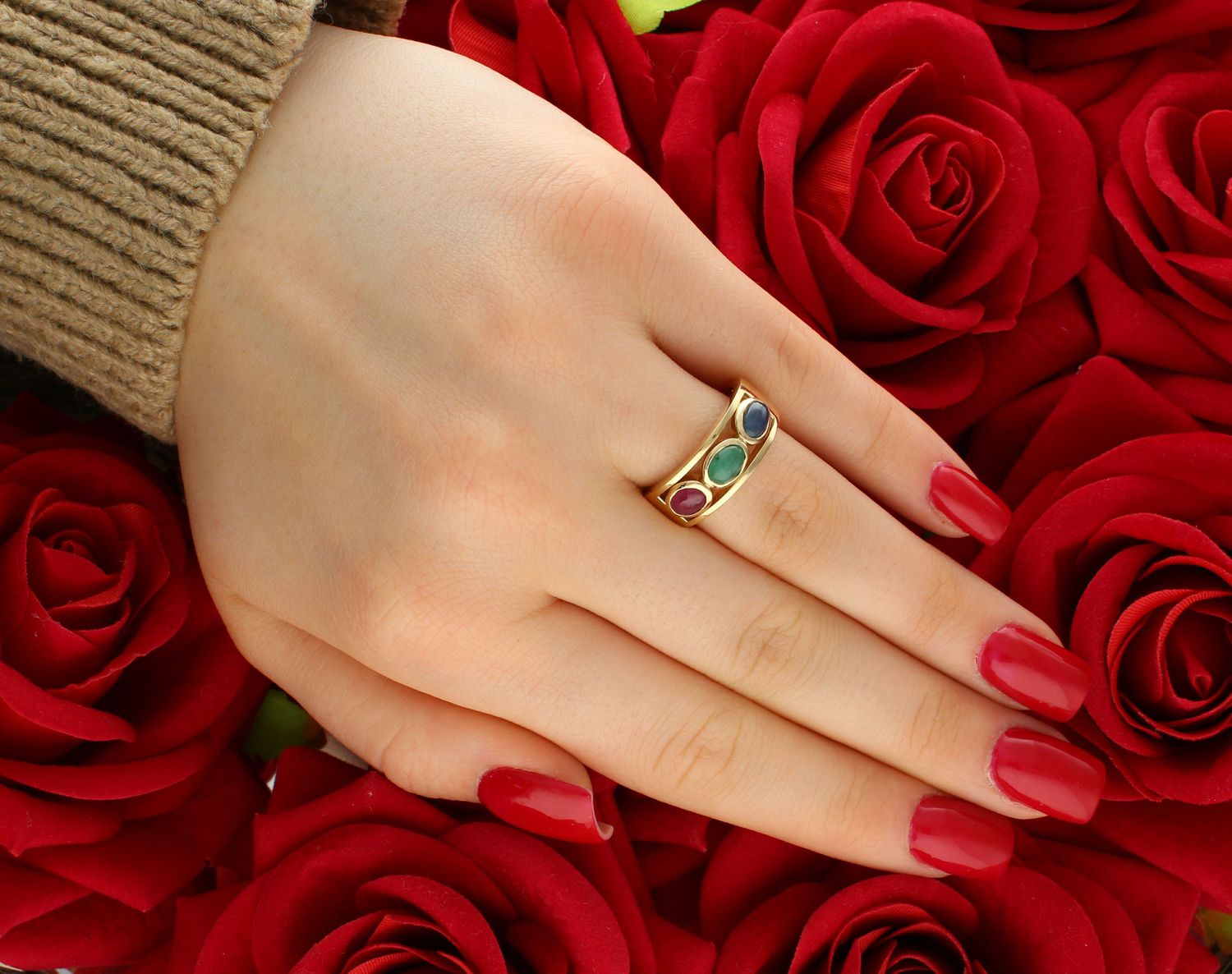 Pierścionek złoty kamienie naturalne pr 585, F0NUA3891Piękny pierścionek marki Dall’Acqua wykonany z wysokiej jakości złota próby 585. Ponadczasowy wzór inspirowany ikonami sztuki jubilerskiej1.jpg