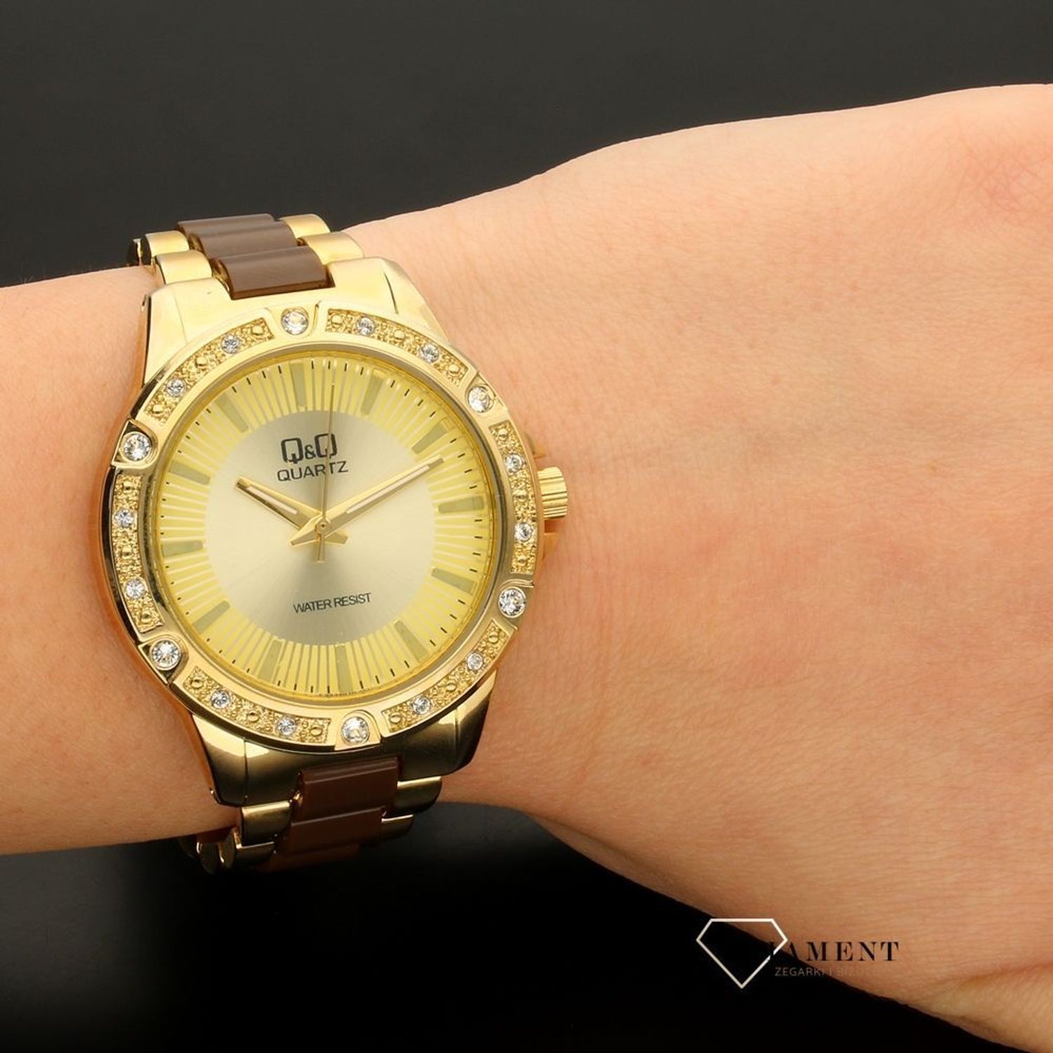 Damski biżuteryjny zegarek Q&Q F533-010 (1).jpg