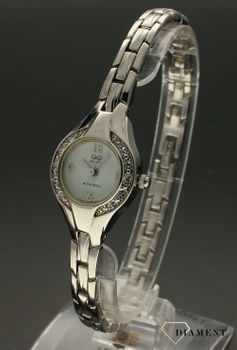 Zegarek damski biżuteryjny QQ F621-204. Zegarek damski na bransolecie. Zegarek w srebrnym kolorze. Zegarek damski z cyrkoniami.  (4).jpg