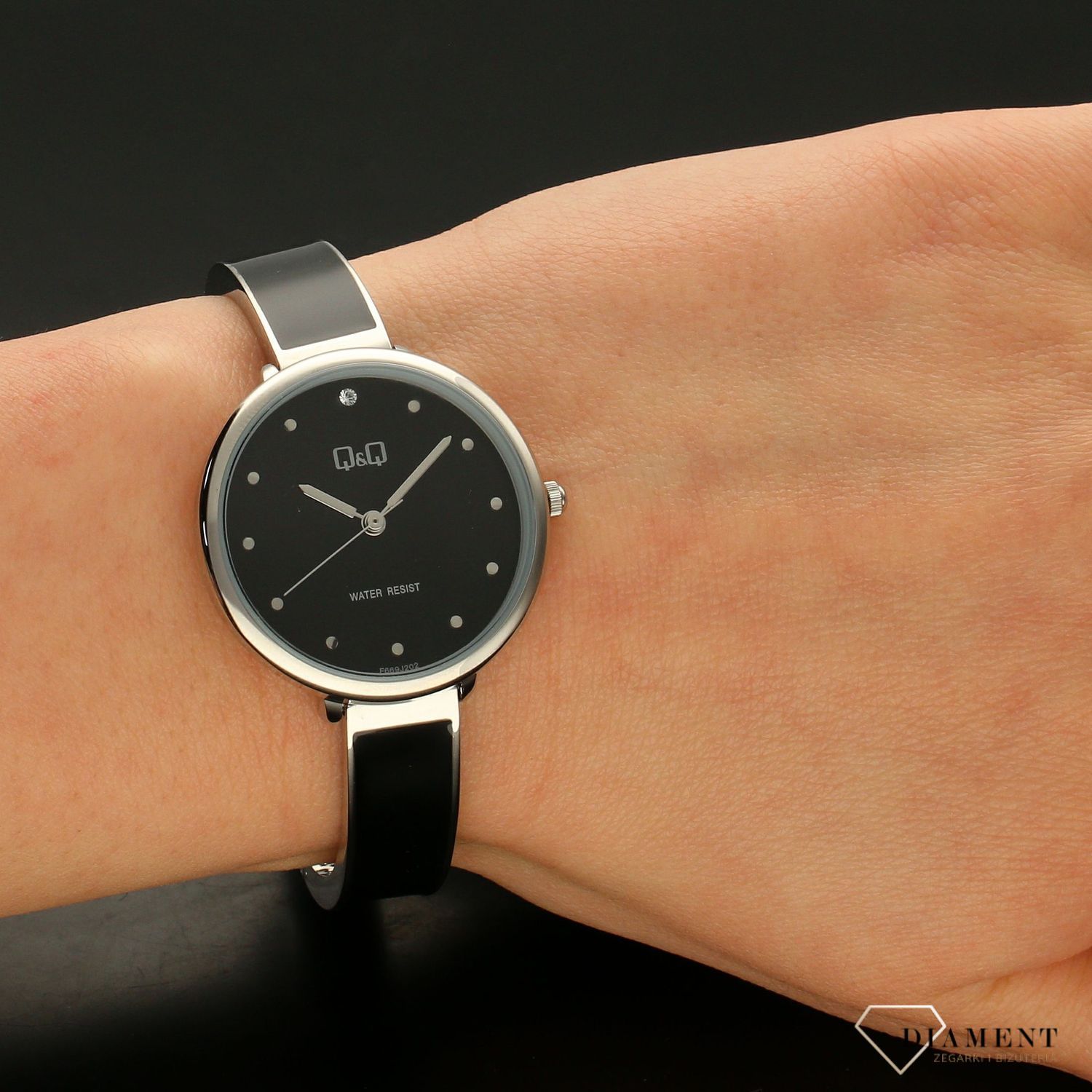 Zegarek damski na bransolecie QQ 'Czarny bigiel' F669-202 (1).jpg