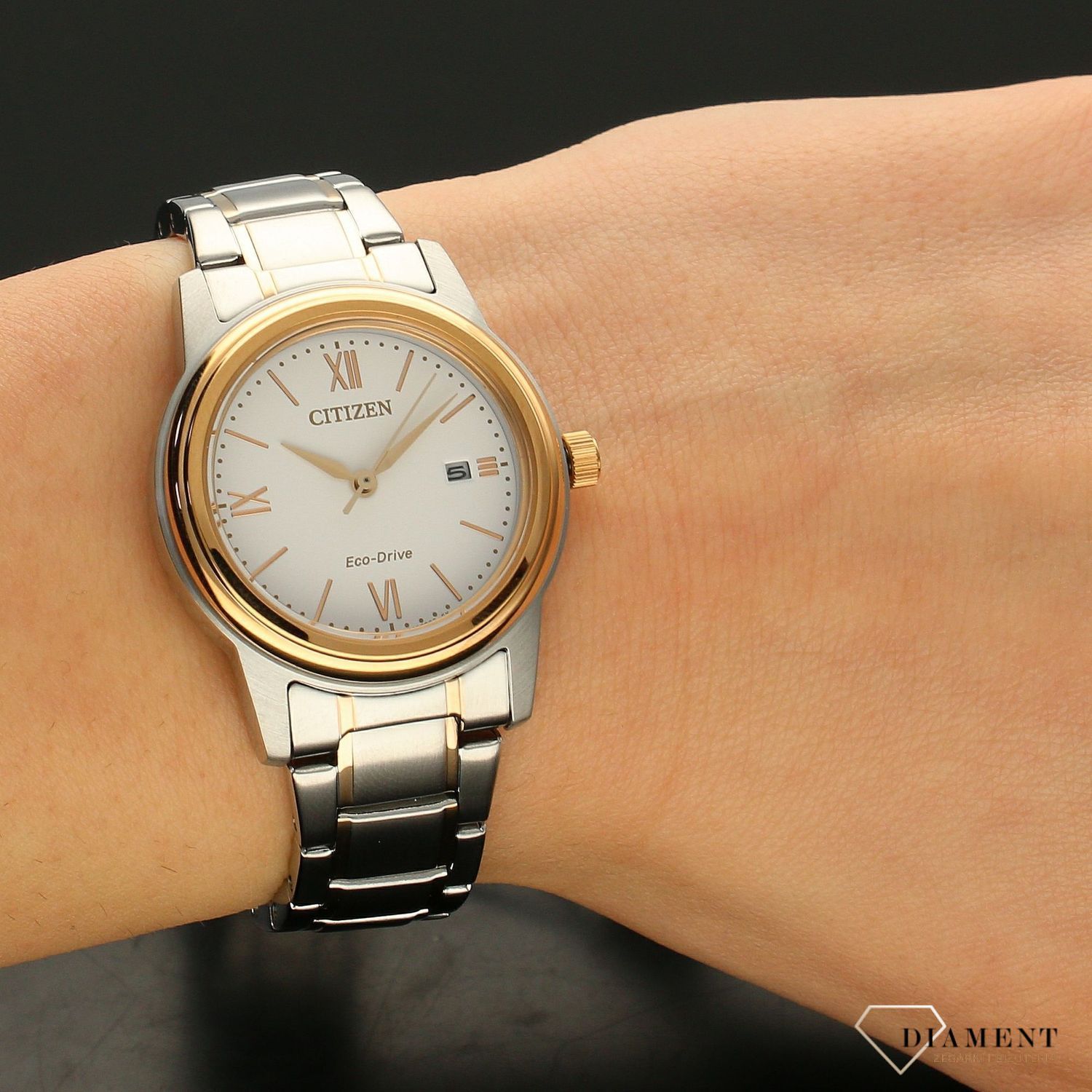 Zegarek damski na bransolecie zasilany światłem CITIZEN FE1226-82A.jpg