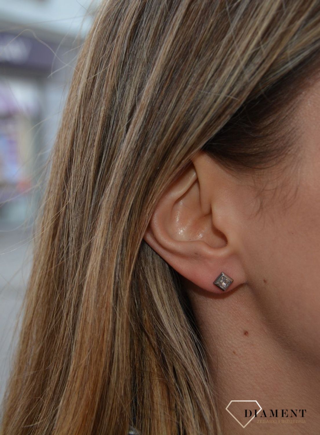 Kolczyki przy uchu Melano biały blask FE14.11.jpg