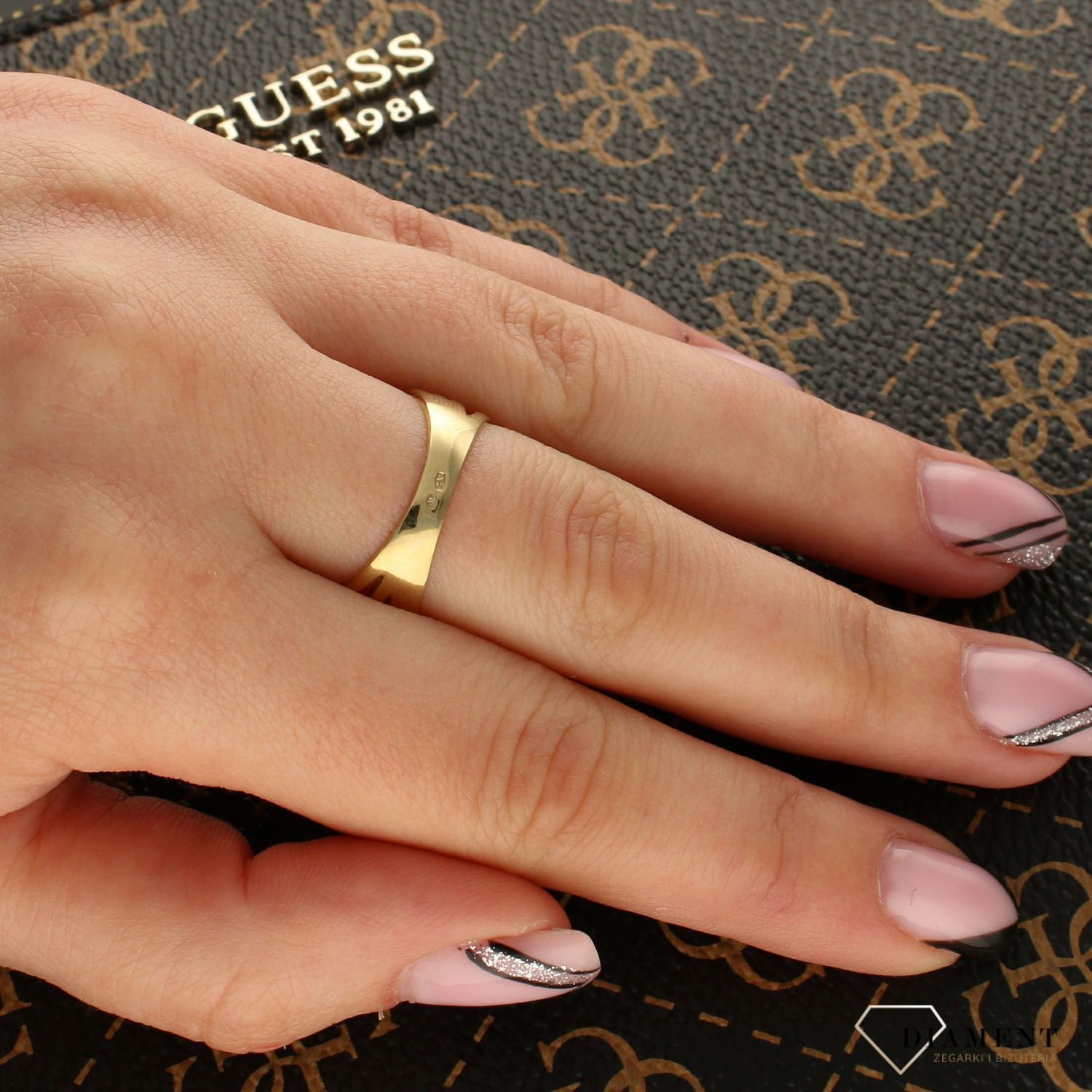 Złoty pierścionek szeroki 'Migoczące fale' FJP000000-005 (1).jpg