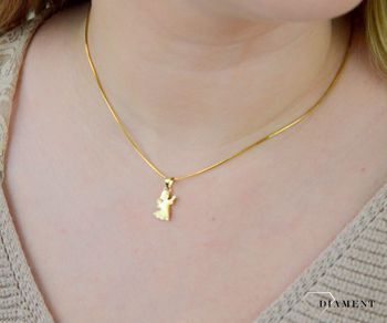 Złota zawieszka 585 aniołek diamentowany FJZ000000-039 to klasyczny element biżuterii mogącej pięknie ozdobić każdy kobiecy dekolt. Wisiorek złoty aniołek (1).JPG