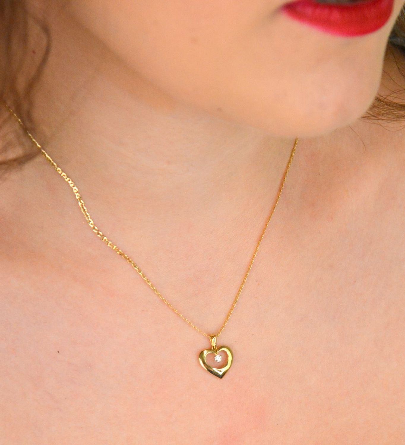 Złota zawieszka FP26303Y w kształcie serca z diamentem 0,04ct HSI. Próba 585, 1,00 g, wymiary 1,2 x 1,5 cm. Idealna na prezent z serca 💛1.jpg