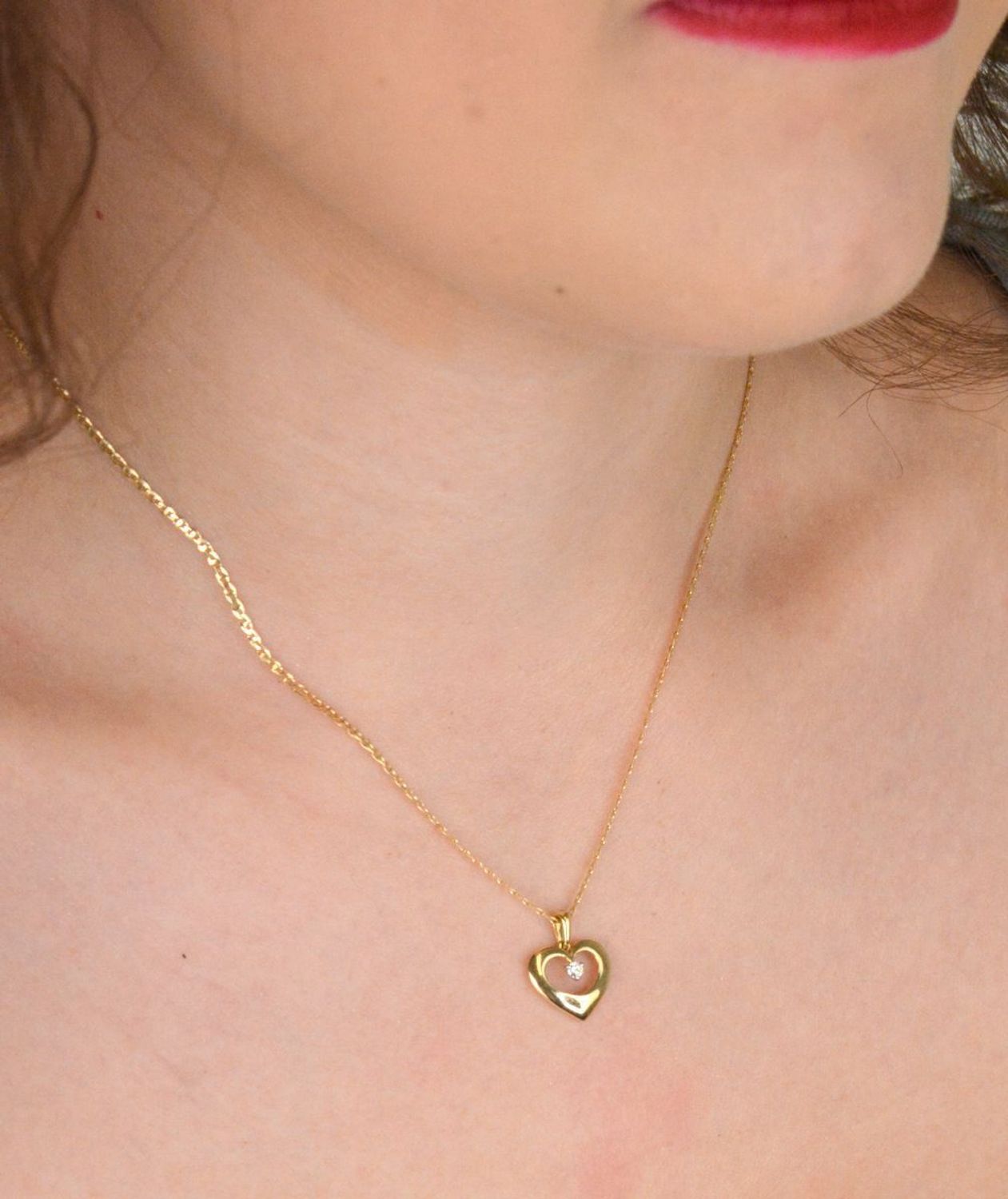 Złota zawieszka FP26303Y w kształcie serca z diamentem 0,04ct HSI. Próba 585, 1,00 g, wymiary 1,2 x 1,5 cm. Idealna na prezent z serca 💛1.jpg