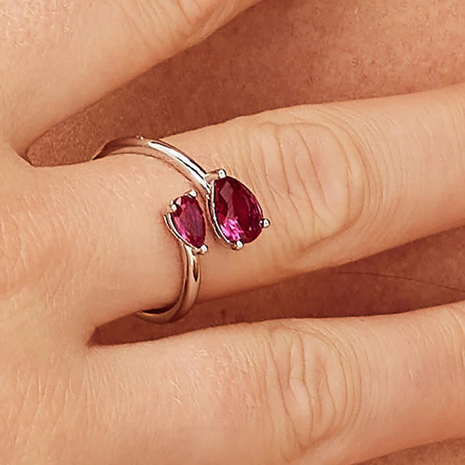 Pierścionek damski Brosway Fancy Passion Ruby FPR115 srebro 925 z czerwonymi cyrkoniami – rozmiar 14.jpg