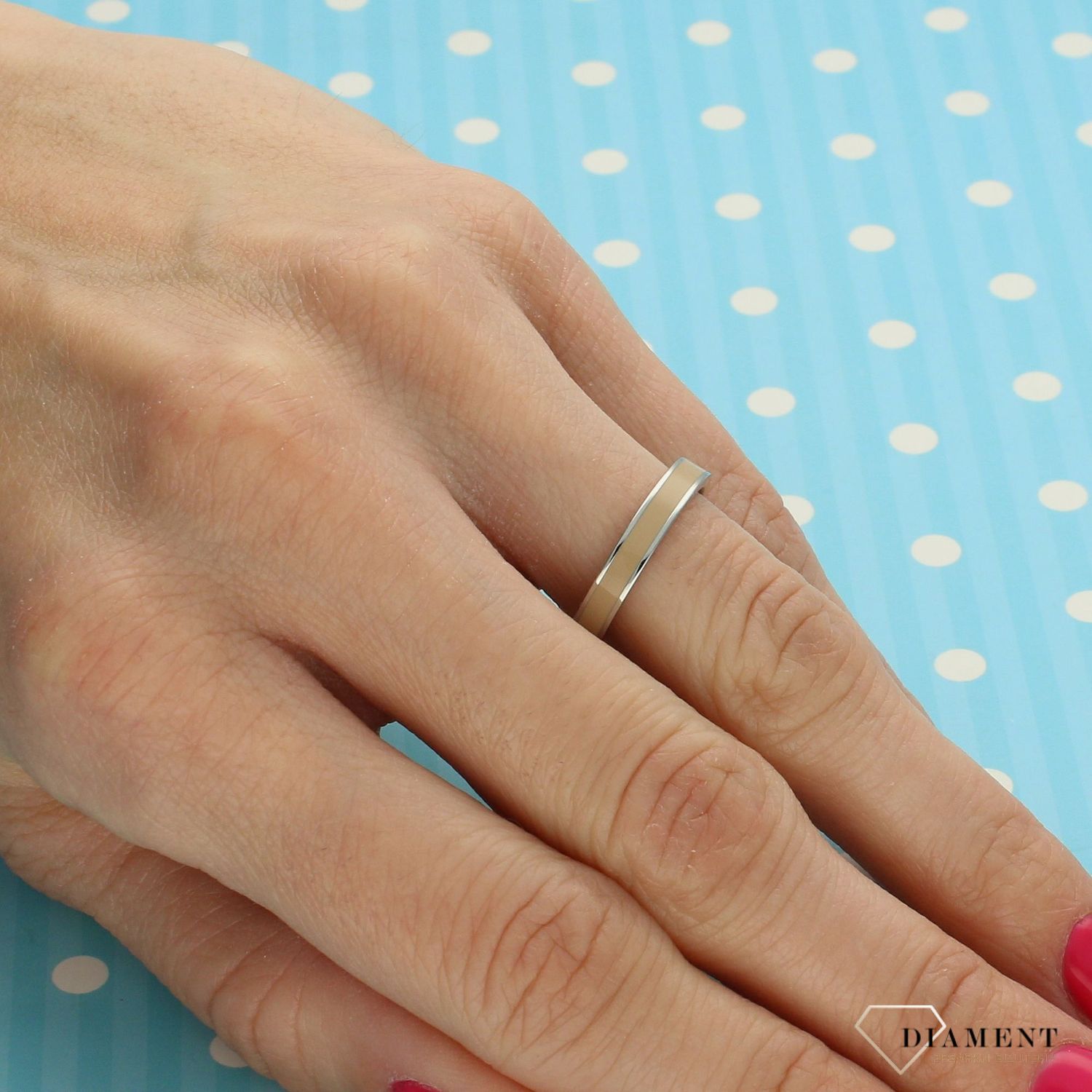 Piękny, delikatny pierścionek z emalią . Pierścionki Damskie w Sklepie z Biżuterią zegarki-diament.pl. Piękne i Eleganckie pierścionki dla Kobiet. Darmowa wysyłka..jpg