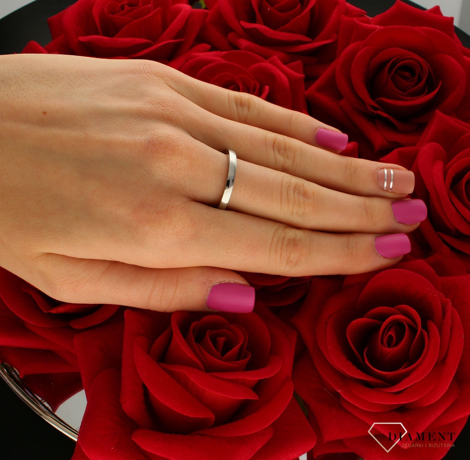 Pierścionek Obrączka z białymi kryształkami Melano.jpg