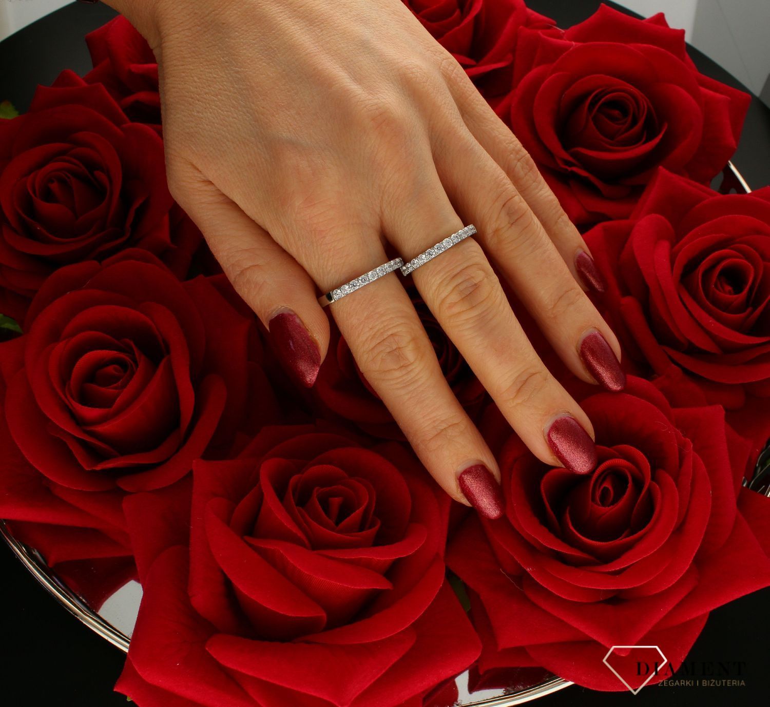 Pierścionek Obrączka z białymi kryształkami Melano.jpg