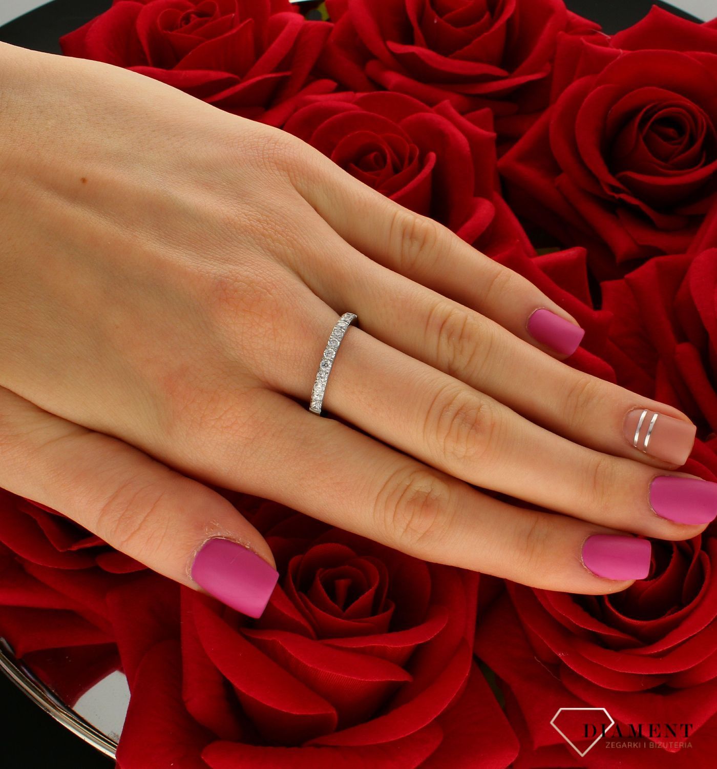 Pierścionek Obrączka z białymi kryształkami Melano.jpg