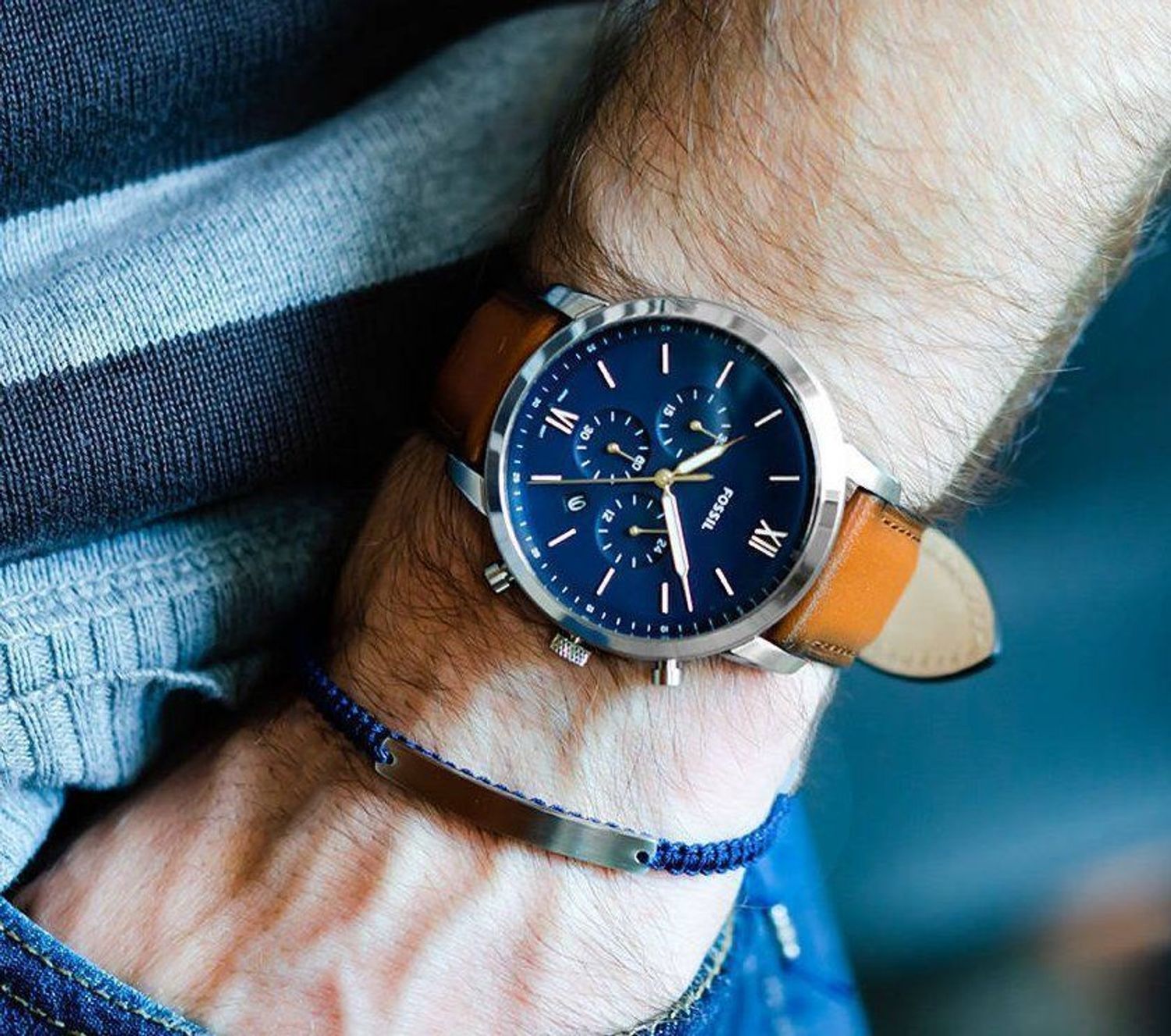 Zegarek męski w zestawie z bransoletką na sznurku w kolorze niebieskim z blaszką, która jest wykonana ze stali. Idealny prezent dla mężczyzny.  (1).jpg