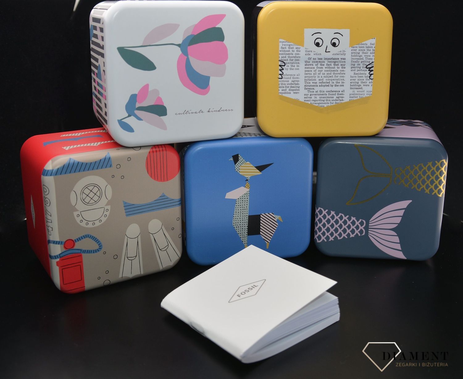 Zegarek męski Fossil INSCRIPTION FS5932. Zegarek męski na bransolecie. Zegarek męski Fossil z kwadratową kopertą. Zegarek męski na bransolecie z wodoszczelnością 5 BAR. Zegarek Fossil z czarną tarczą idealny na prezent..jpg