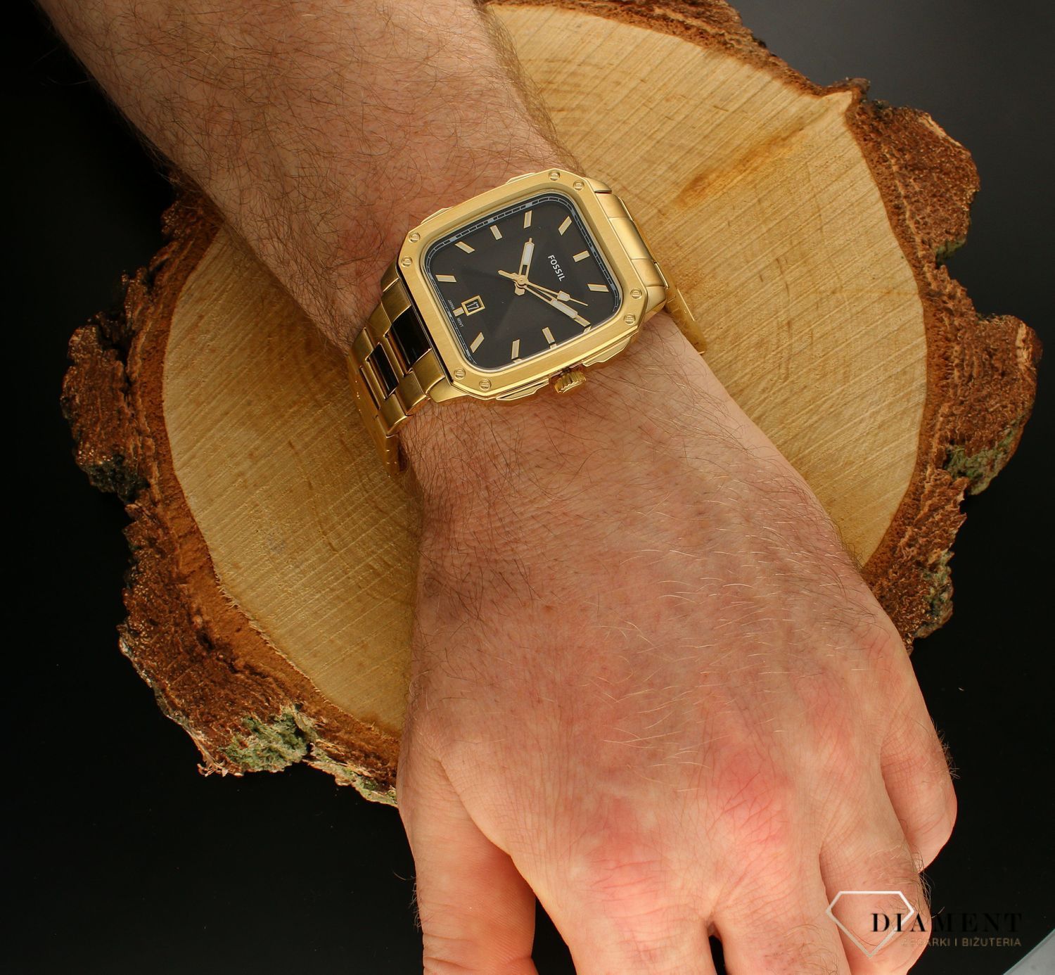 Zegarek męski Fossil INSCRIPTION FS5932. Zegarek męski na bransolecie. Zegarek męski Fossil z kwadratową kopertą. Zegarek męski na bransolecie z wodoszczelnością 5 BAR. Zegarek Fossil z czarną tarczą idealny na prezent..jpg