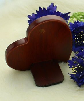 Obrazek Anioł Stróż Serce PVD Kolorowy – Pamiątka Chrztu 8,5x8,7 cm (6).jpg