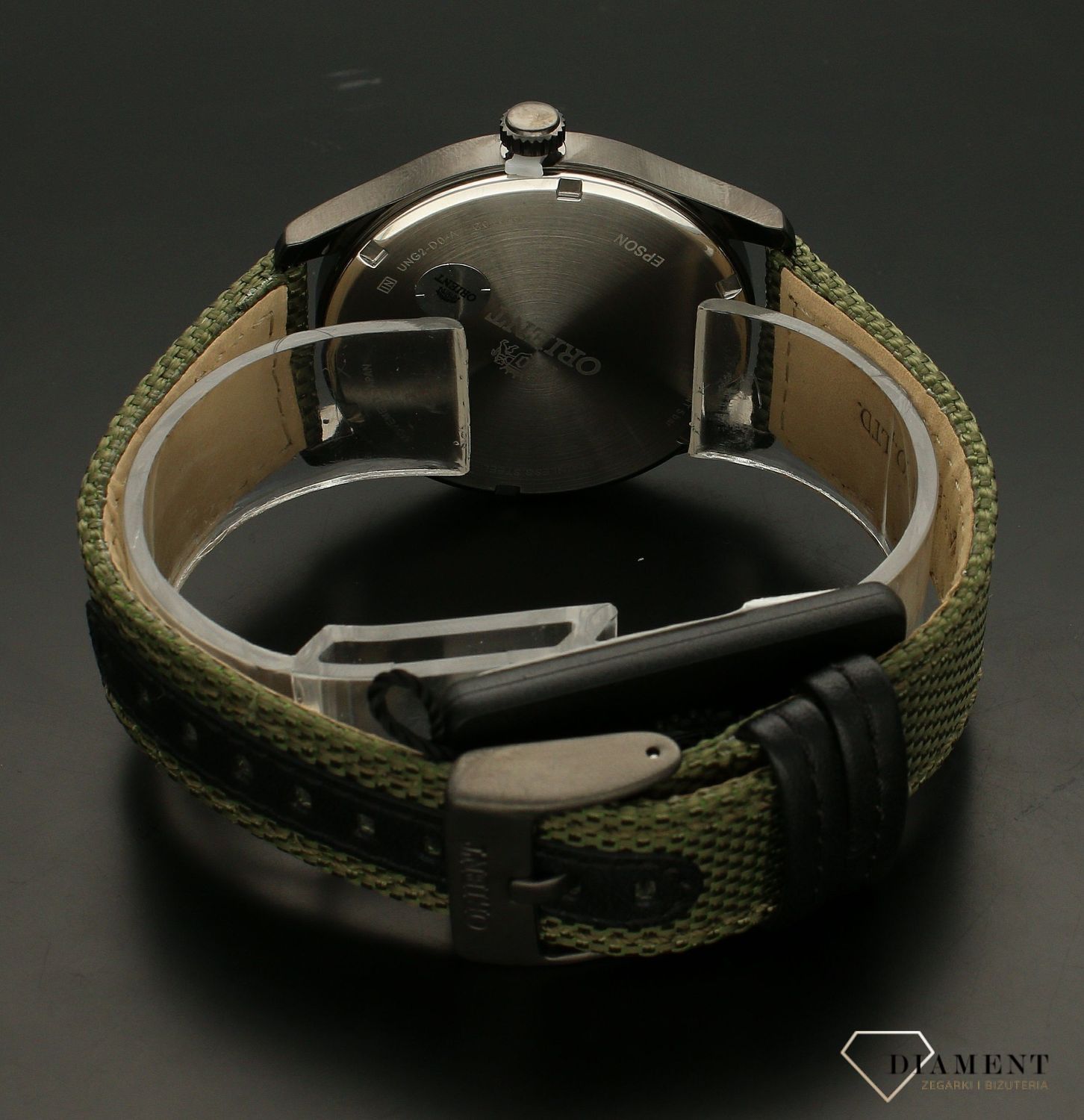 Zegarek męski ORIENT FUNG2004F0 wyposażony jest w kwarcowy mechanizm, zasilany za pomocą baterii. Posiada bardzo wysoką dokładność mierzenia czasu +- 10 sekund w przeciągu 30 dni..webp