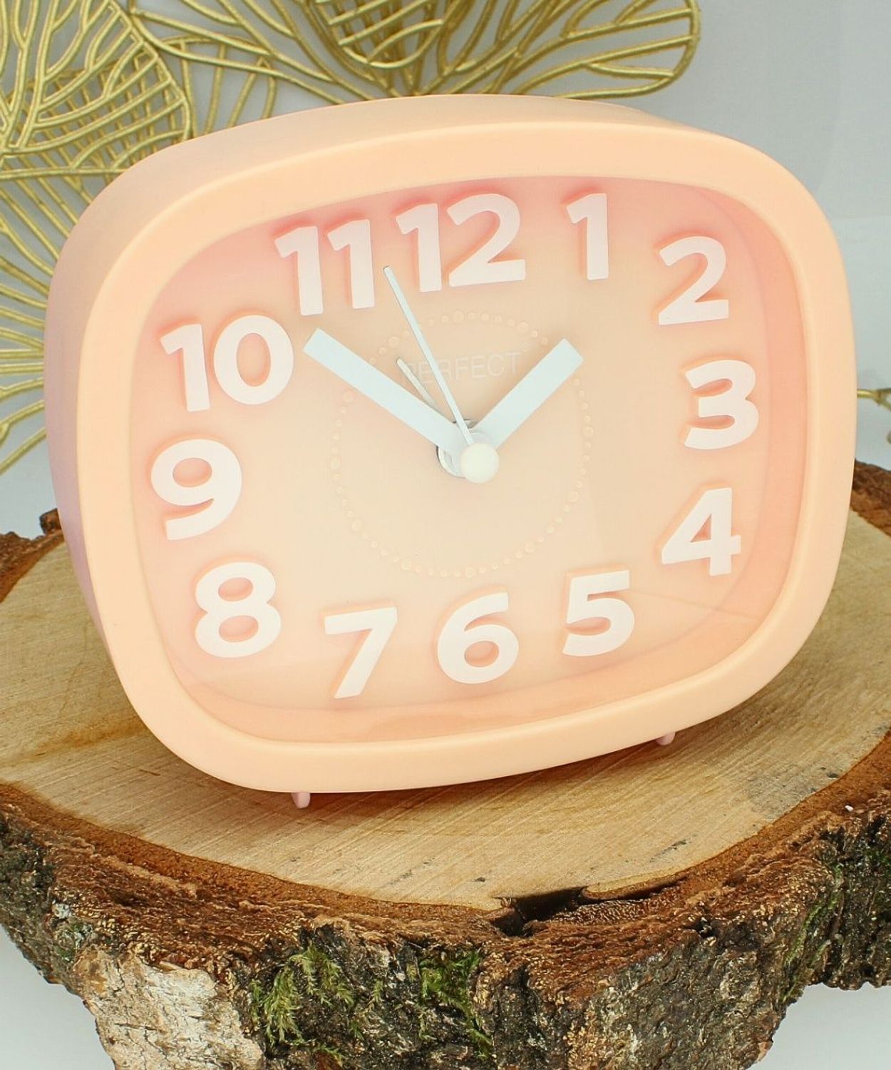 Budzik FX-037 z mechanizmem kwarcowym, zasilany baterią R6. Kompaktowe wymiary 10 cm wysokości, 12 cm szerokości i 4 cm głębokości. Idealny do sypialni i biura.1.jpg