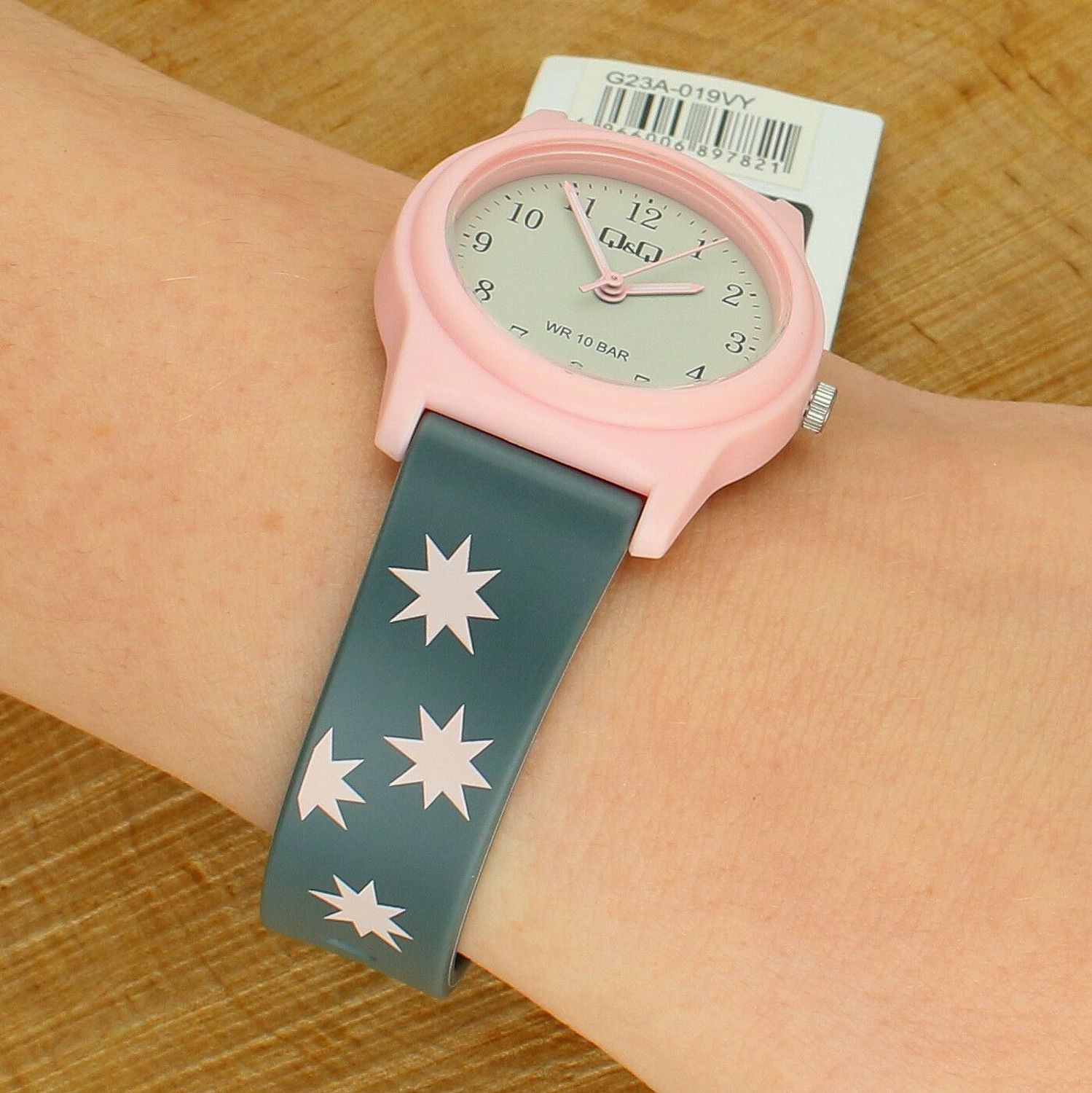Zegarek dziewczęcy Q&Q G23A-019V – szara tarcza, różowa koperta, 10 BAR.jpg
