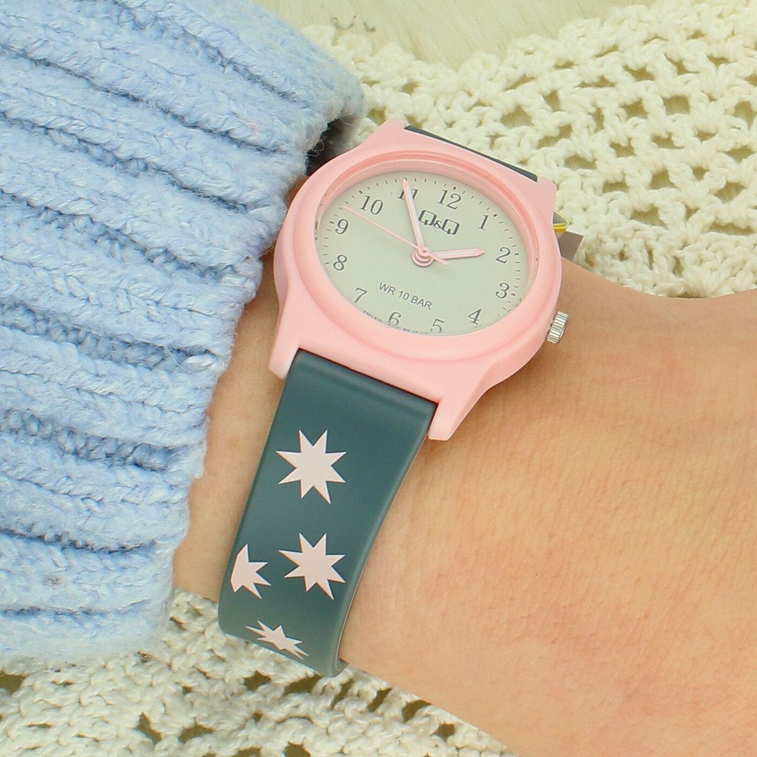 Zegarek dziewczęcy Q&Q G23A-019V – szara tarcza, różowa koperta, 10 BAR.jpg
