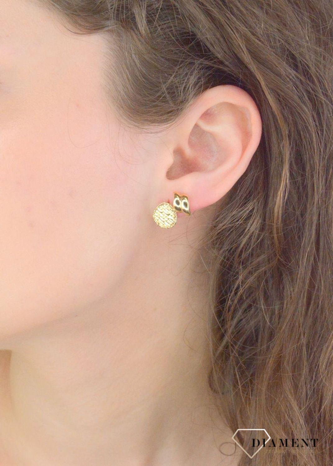 Kolczyki złote Dall'Acqua grawerowane pr 585, G5GM10674 złote kolczyki wykonane z najwyższej jakości żółtego złota, próba 585. Kolczyki w modowym stylu, wpisujące się w obecne trendy modowe.1.jpg