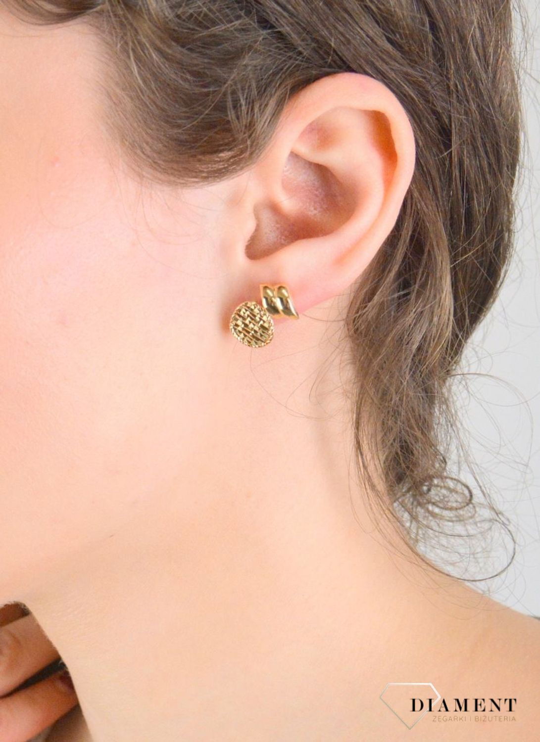 Kolczyki złote Dall'Acqua grawerowane pr 585, G5GM10674 złote kolczyki wykonane z najwyższej jakości żółtego złota, próba 585. Kolczyki w modowym stylu, wpisujące się w obecne trendy modowe.1.jpg