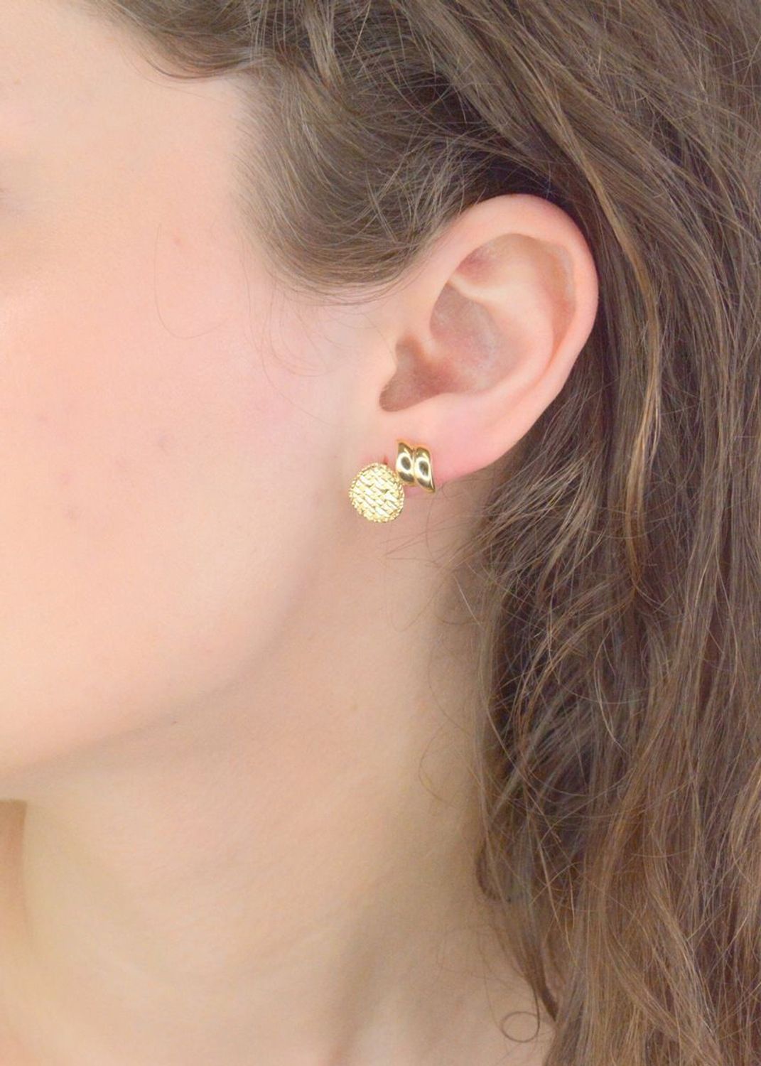 Kolczyki złote Dall'Acqua grawerowane pr 585, G5GM10674 złote kolczyki wykonane z najwyższej jakości żółtego złota, próba 585. Kolczyki w modowym stylu, wpisujące się w obecne trendy modowe.1.jpg