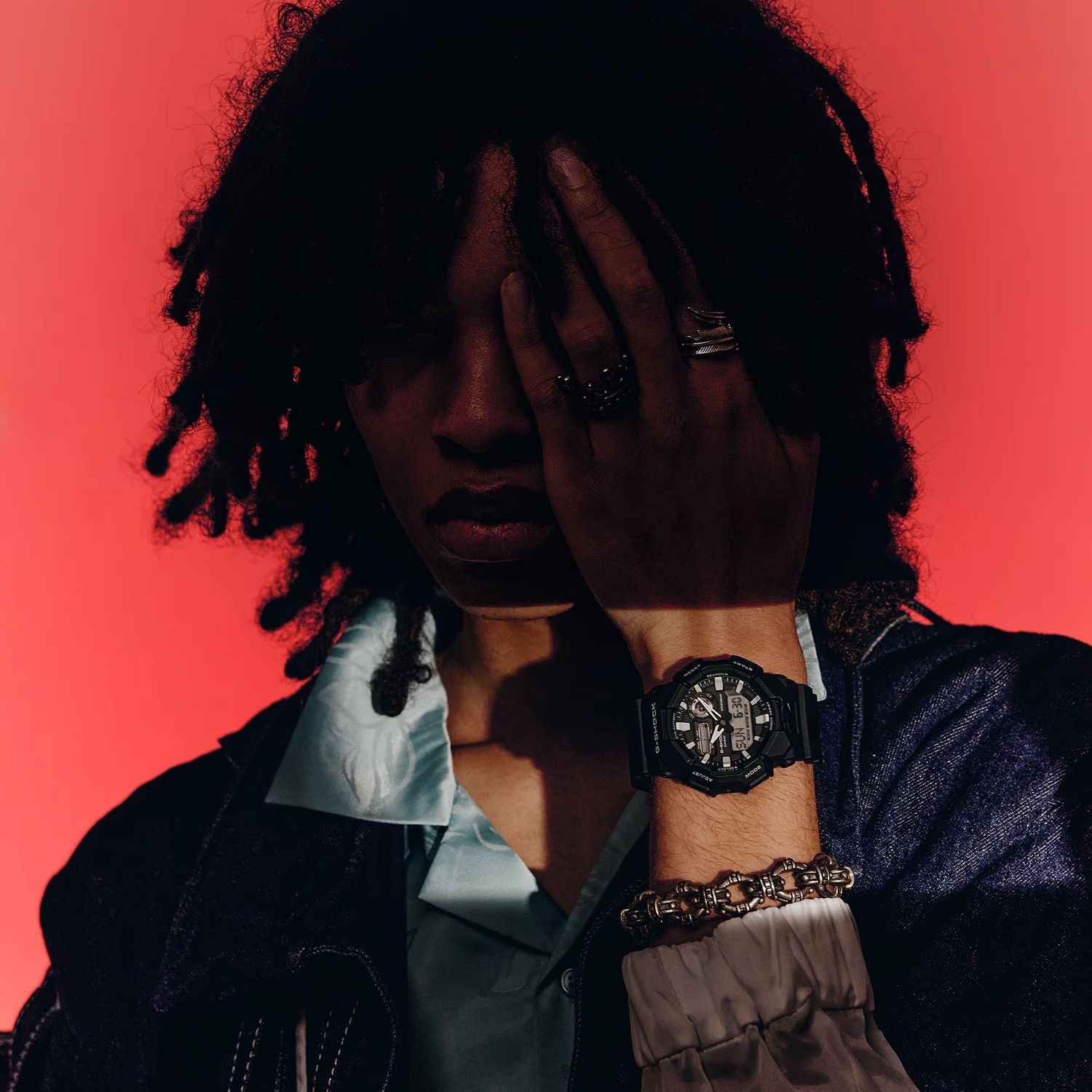 Zegarek Casio G-Shock GA-010-1AER. Zegarek z długoletnią baterią. Zegarek wstrząsoodporny. Zegarek z czasami światowymi. Męski zegarek G-Shock na prezent..jpg