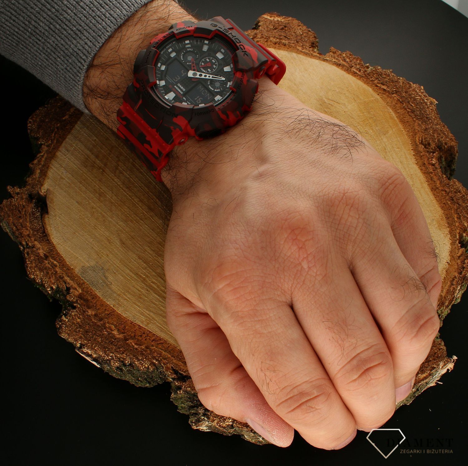 Zegarek męski CASIO G-Shock GA-100CM-44AER na czerwonym pasku moro. Zegarek męski Casio z czerwonym paskiem moro. Zegarek Casio G-Shock to świetny pomysł na prezent dla mężczyzny. Czerwony pasek moro prezent dla żołnierza (1 (3).jpg