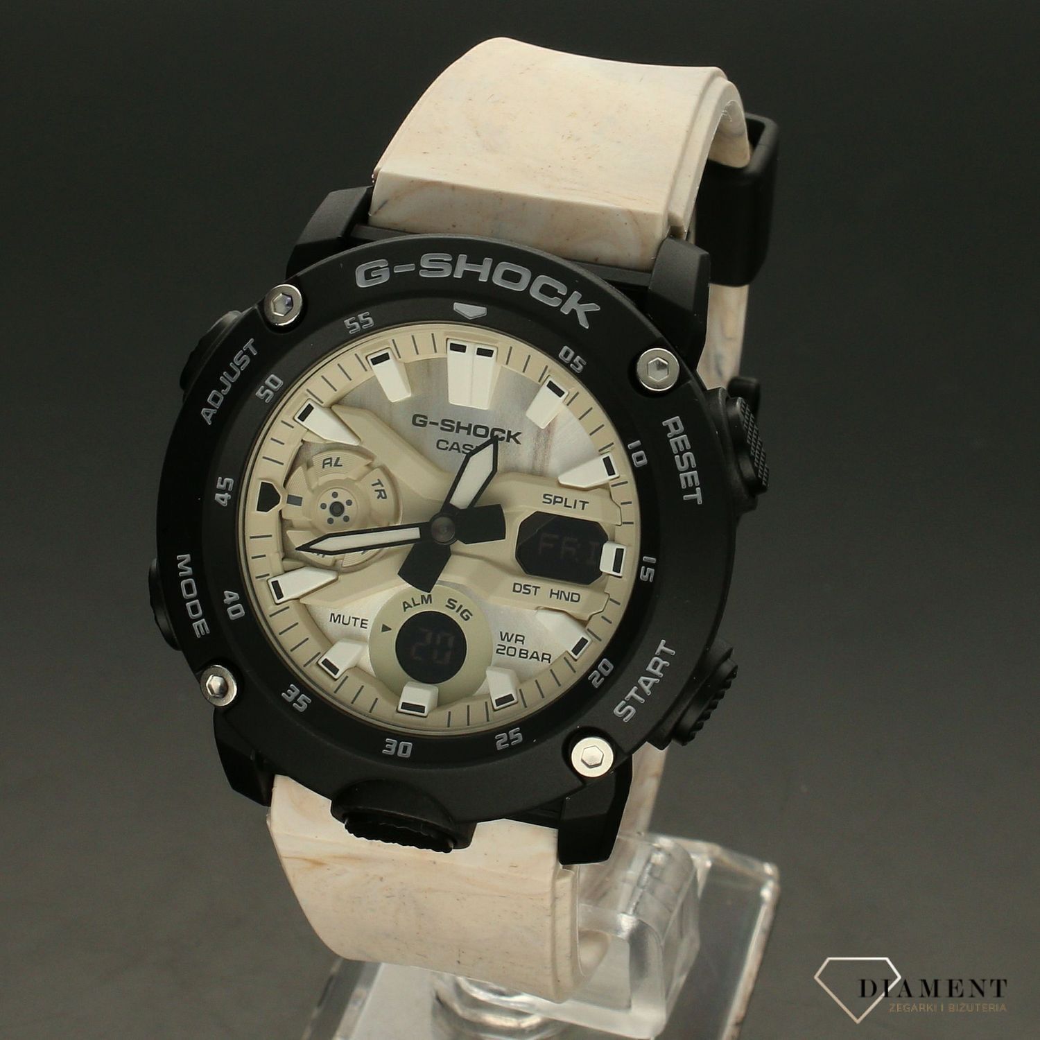 Zegarek męski CASIO G-Shock GA-2000WM-1AER biało-czarny.jpg