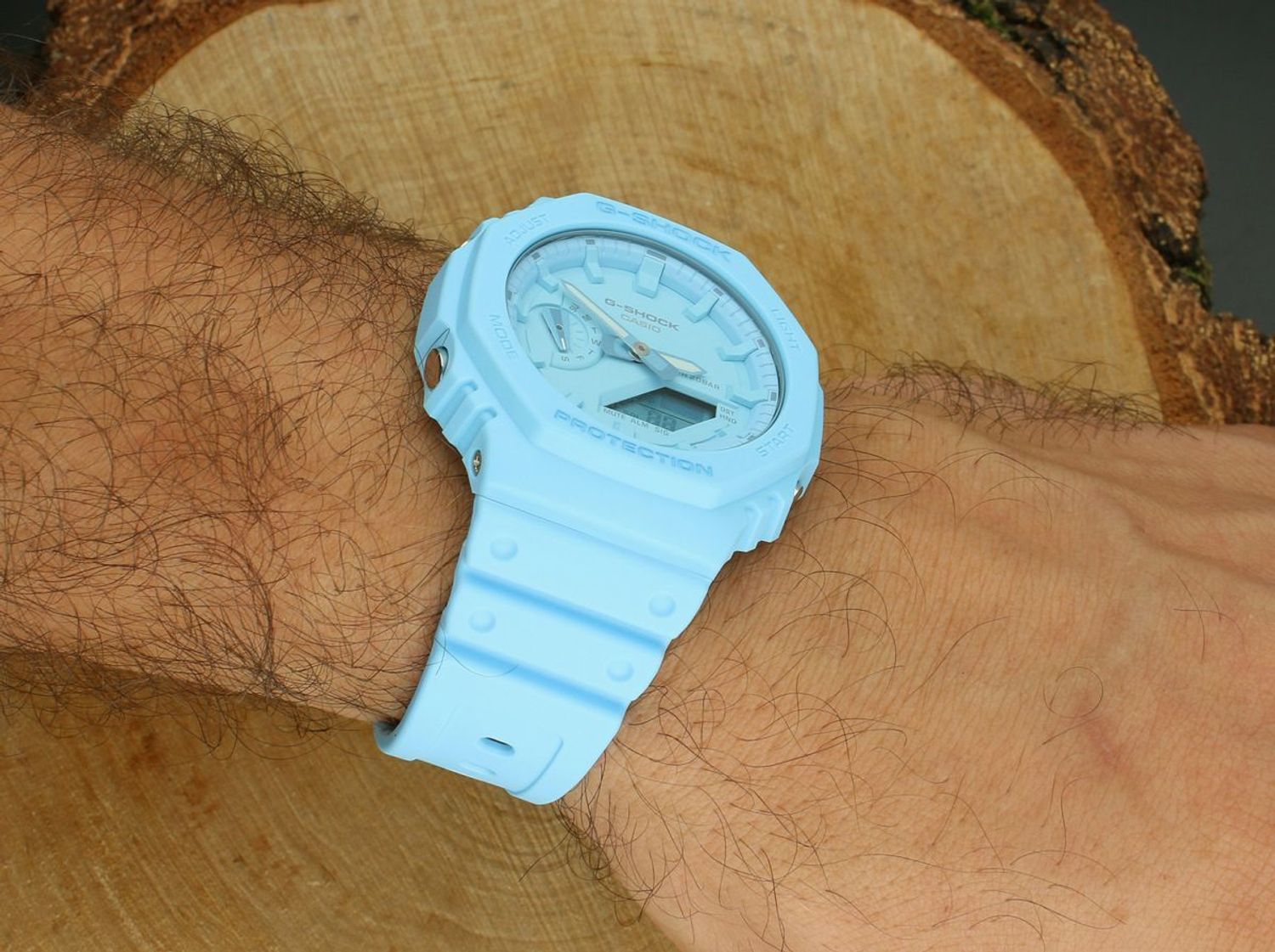 Kup G-SHOCK GA-2100-2A2ER Turquoise Blue – stylowy i odporny zegarek z mechanizmem kwarcowym, wodoszczelnością 200M, stoperem, alarmami i podświetleniem Dual Illuminator. 1.jpg